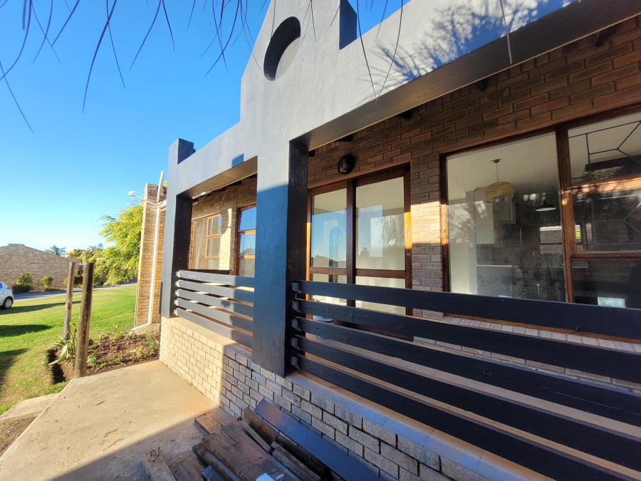 To Let 3 Bedroom Property for Rent in Wavecrest Eastern Cape